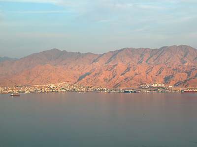 Images d' Israel  dfaut d'y etre ! Aqaba_vue_d_Eilat,_tb110802wr