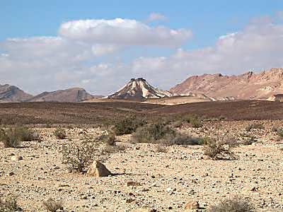 http://www.biblelieux.com/images/Desert_au_sud_de_Machtesh_Ramon3_tb_q010403.jpg